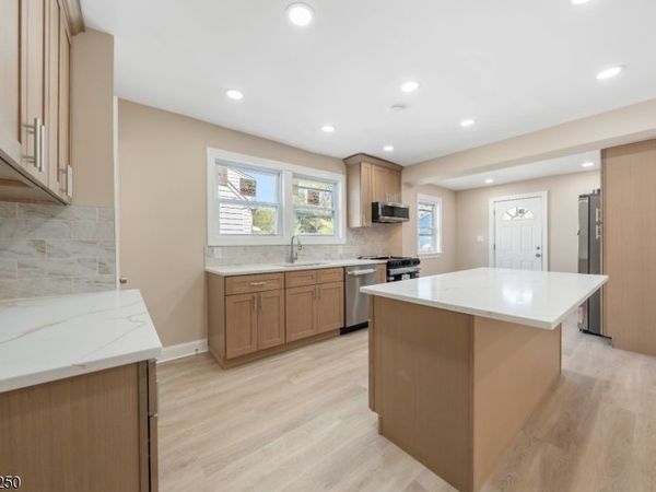 49 Caldwell Pl, Springfield, NJ 07081