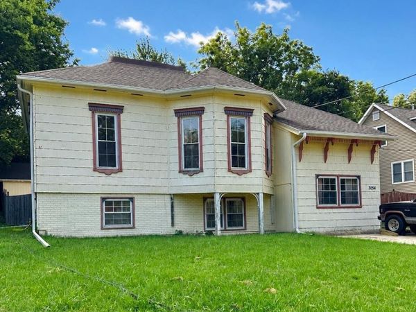 3054 Woodland Drive SW, Cedar Rapids, IA 52404