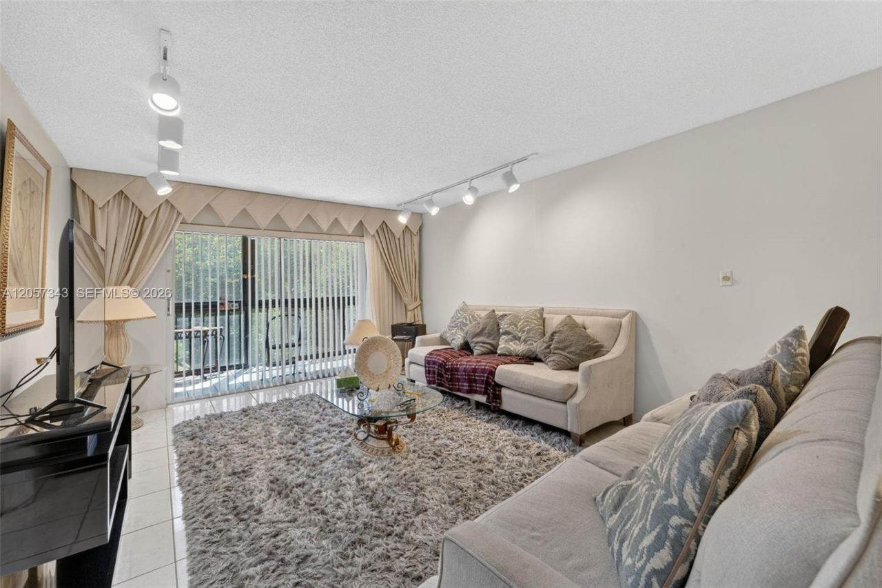 5900 NW 44th St , Unit 414, Lauderhill, FL 33319 Photo