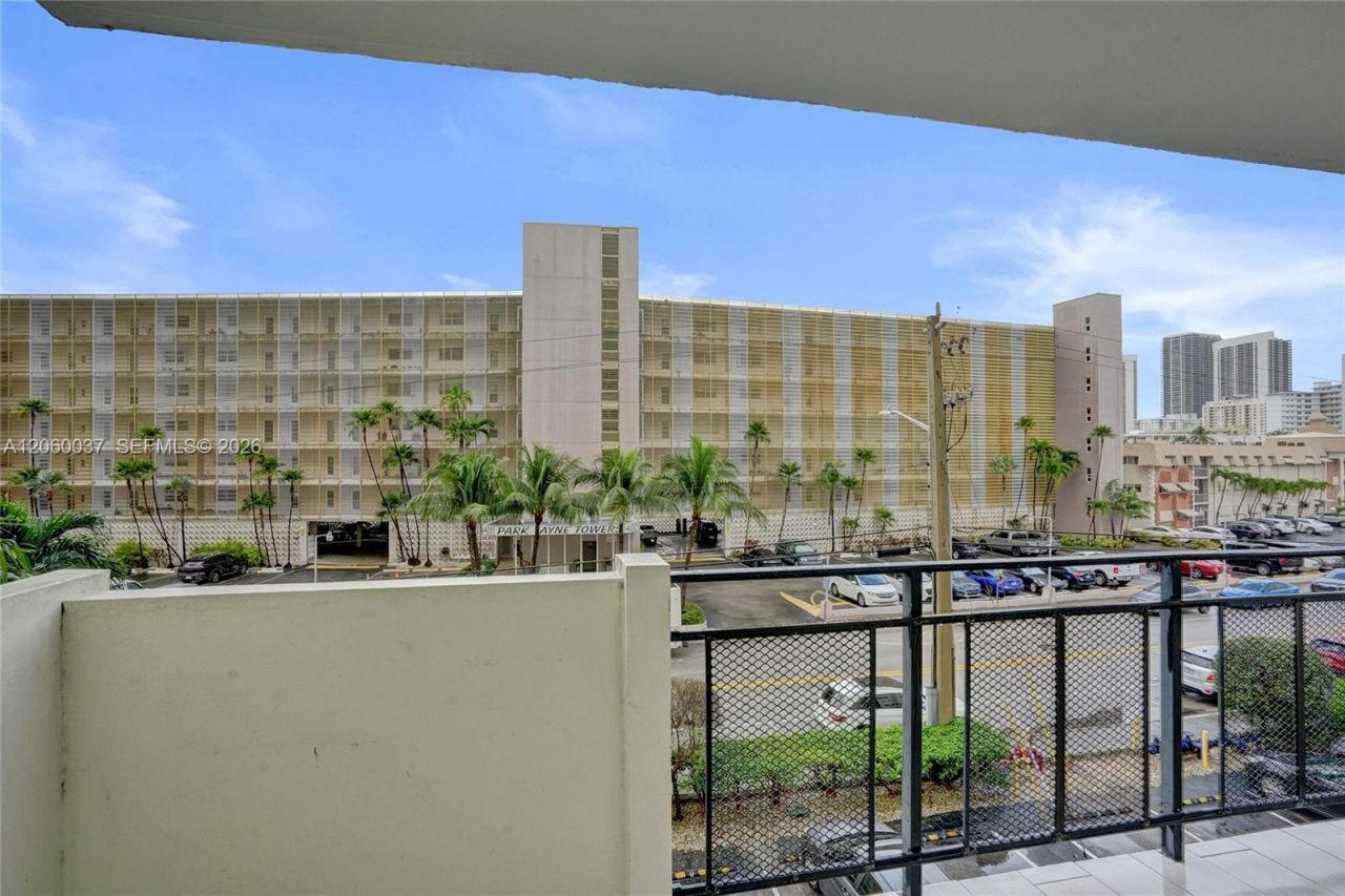 401 Golden Isles Dr , Unit 302, Hallandale Beach, FL 33009 Photo