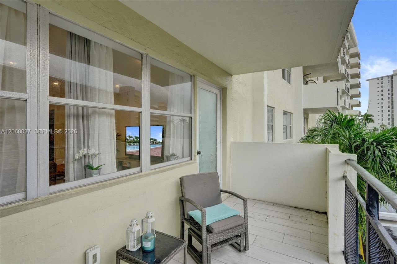 401 Golden Isles Dr , Unit 302, Hallandale Beach, FL 33009 Photo