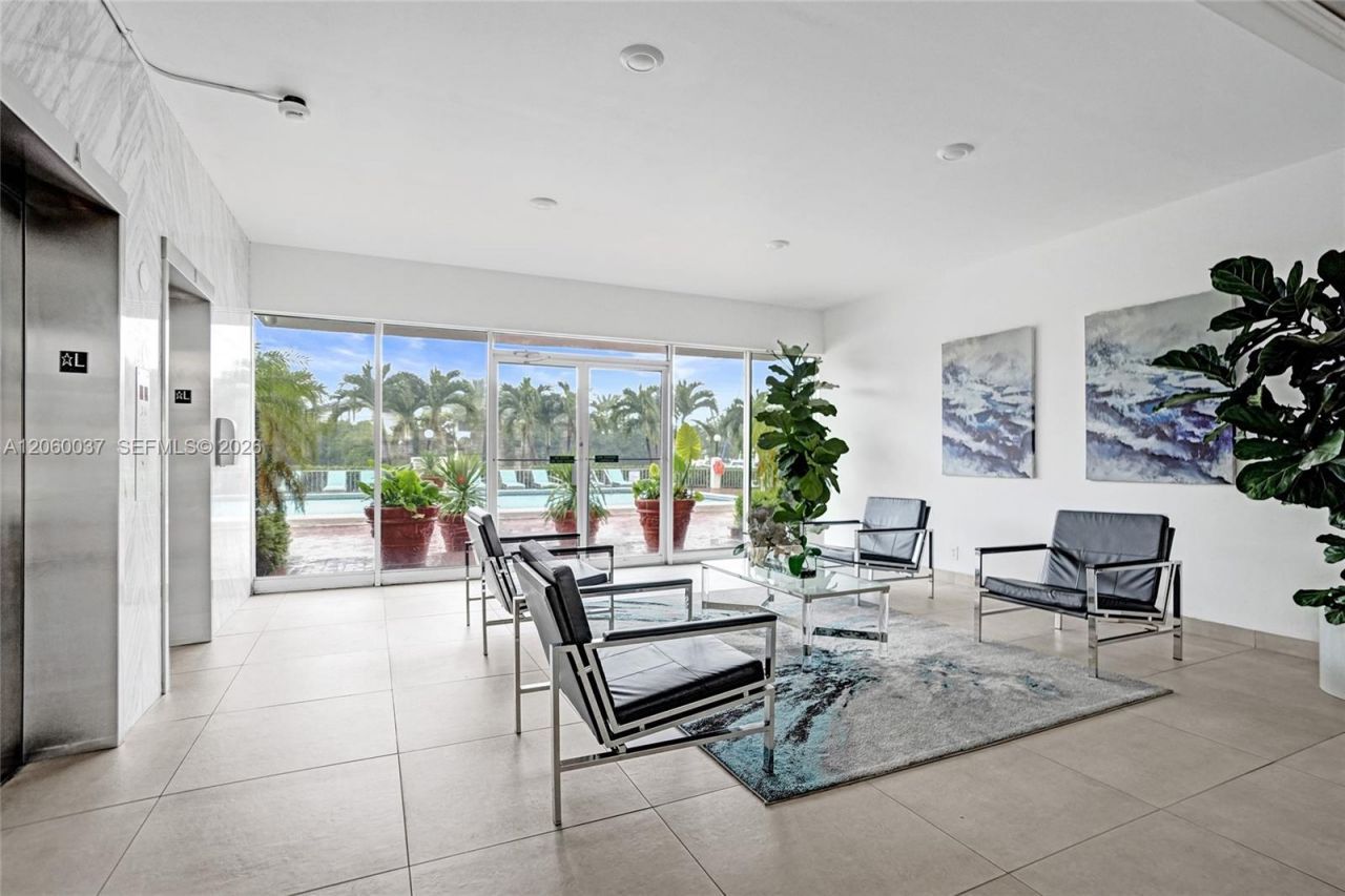 401 Golden Isles Dr , Unit 302, Hallandale Beach, FL 33009 Photo