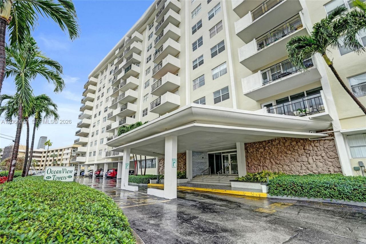 401 Golden Isles Dr , Unit 302, Hallandale Beach, FL 33009 Photo