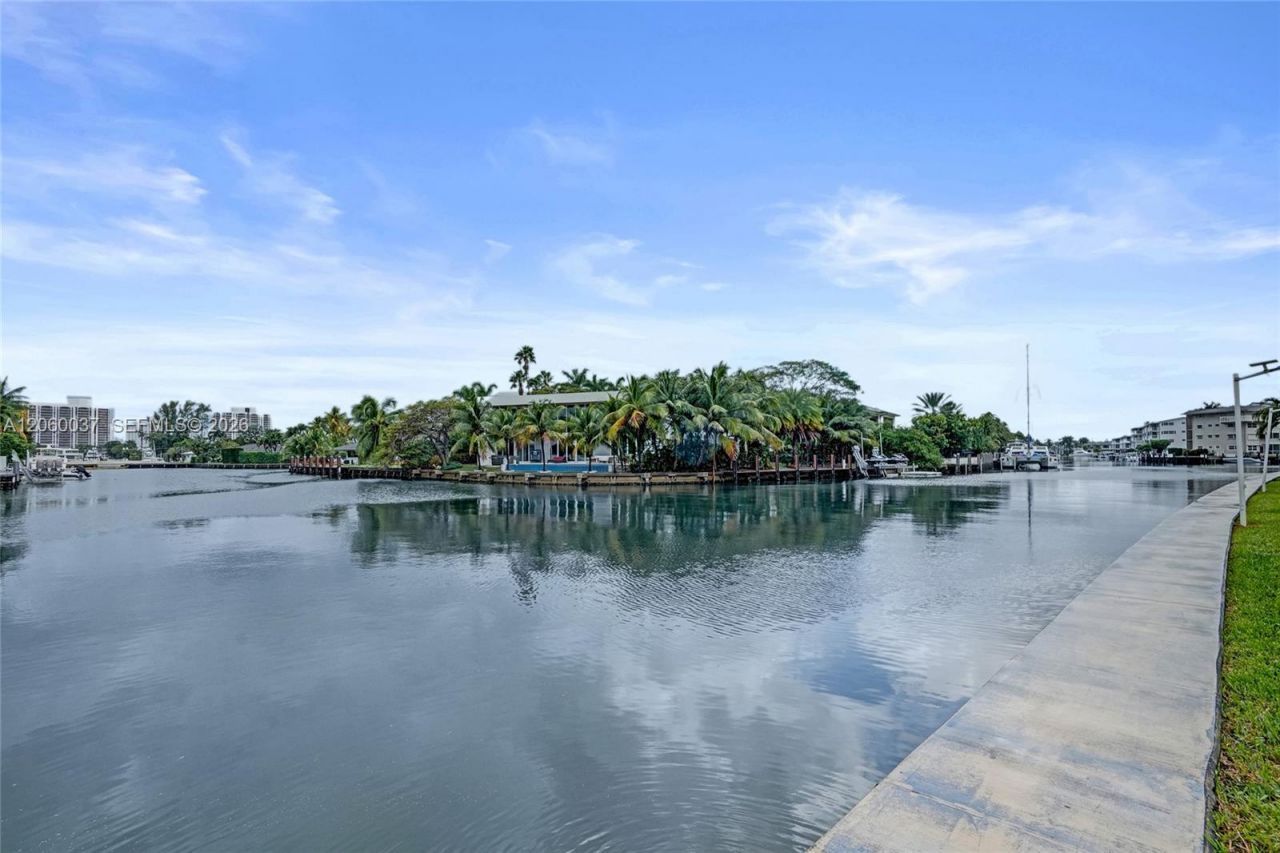 401 Golden Isles Dr , Unit 302, Hallandale Beach, FL 33009 Photo