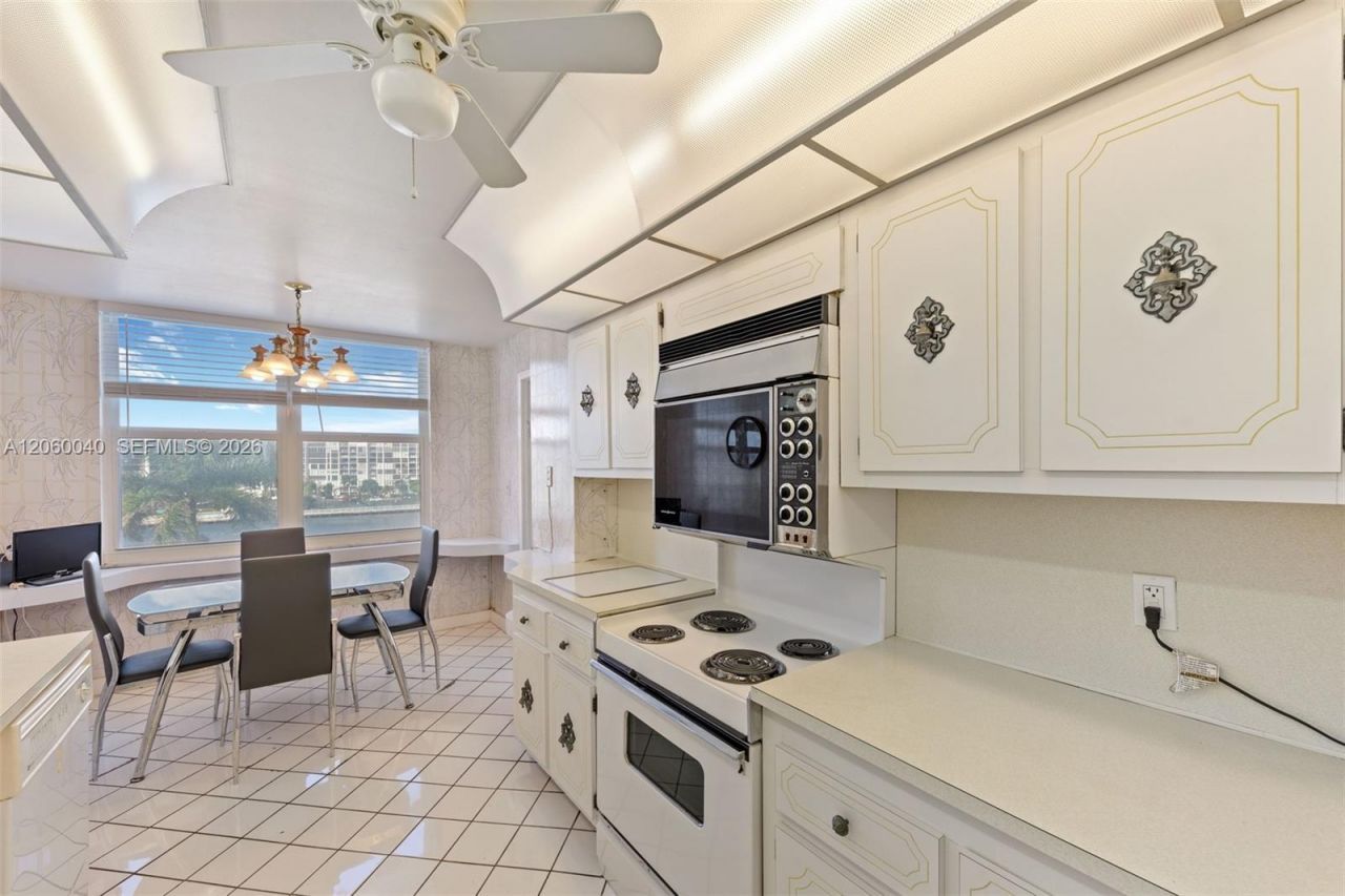 2751 S Ocean Dr , Unit 501N, Hollywood, FL 33019 Photo