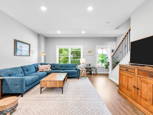 31 Gardner Lane, Waterbury, VT 05676
