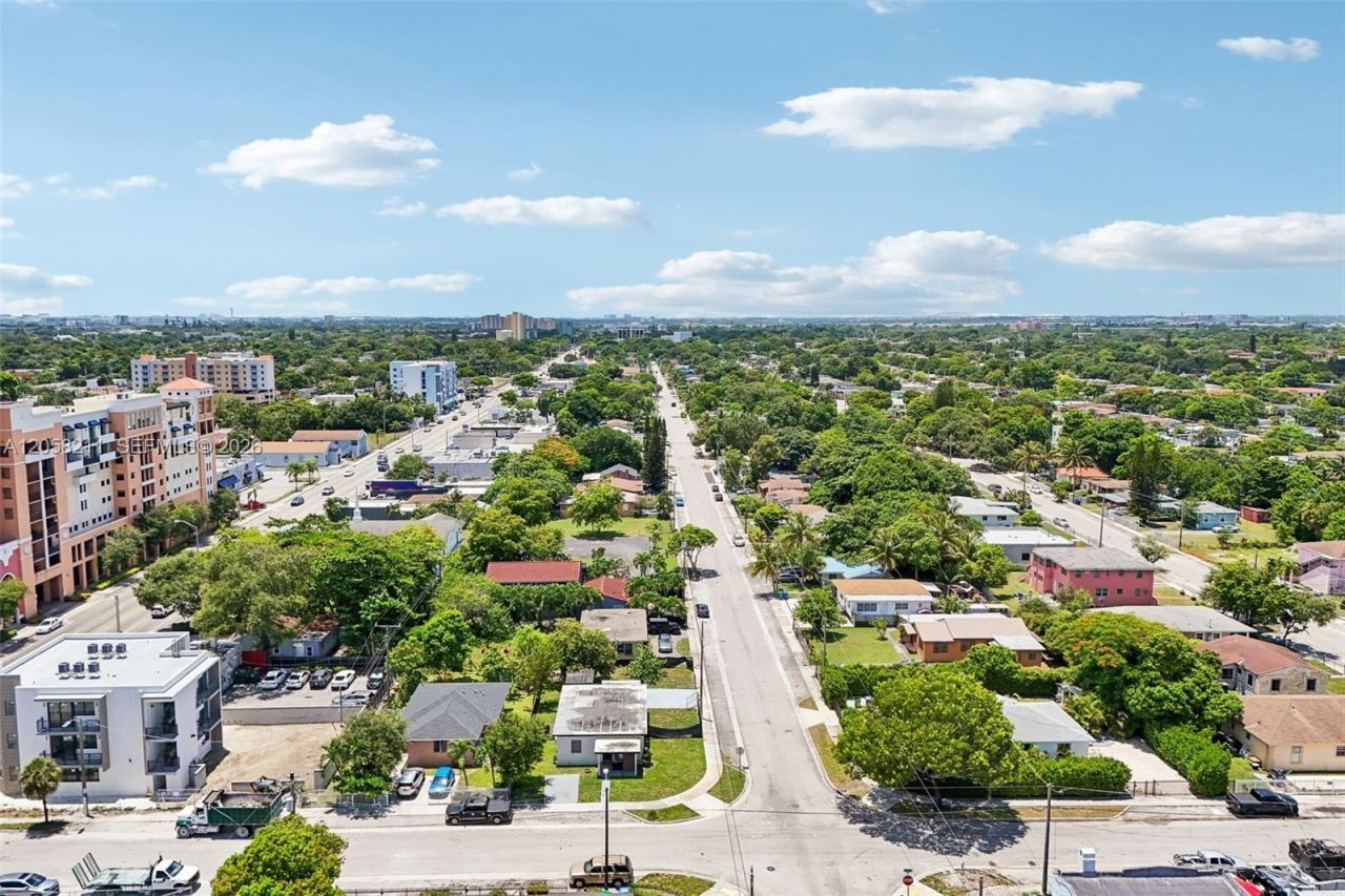 1400 NW 55th St, Miami, FL 33142 Photo