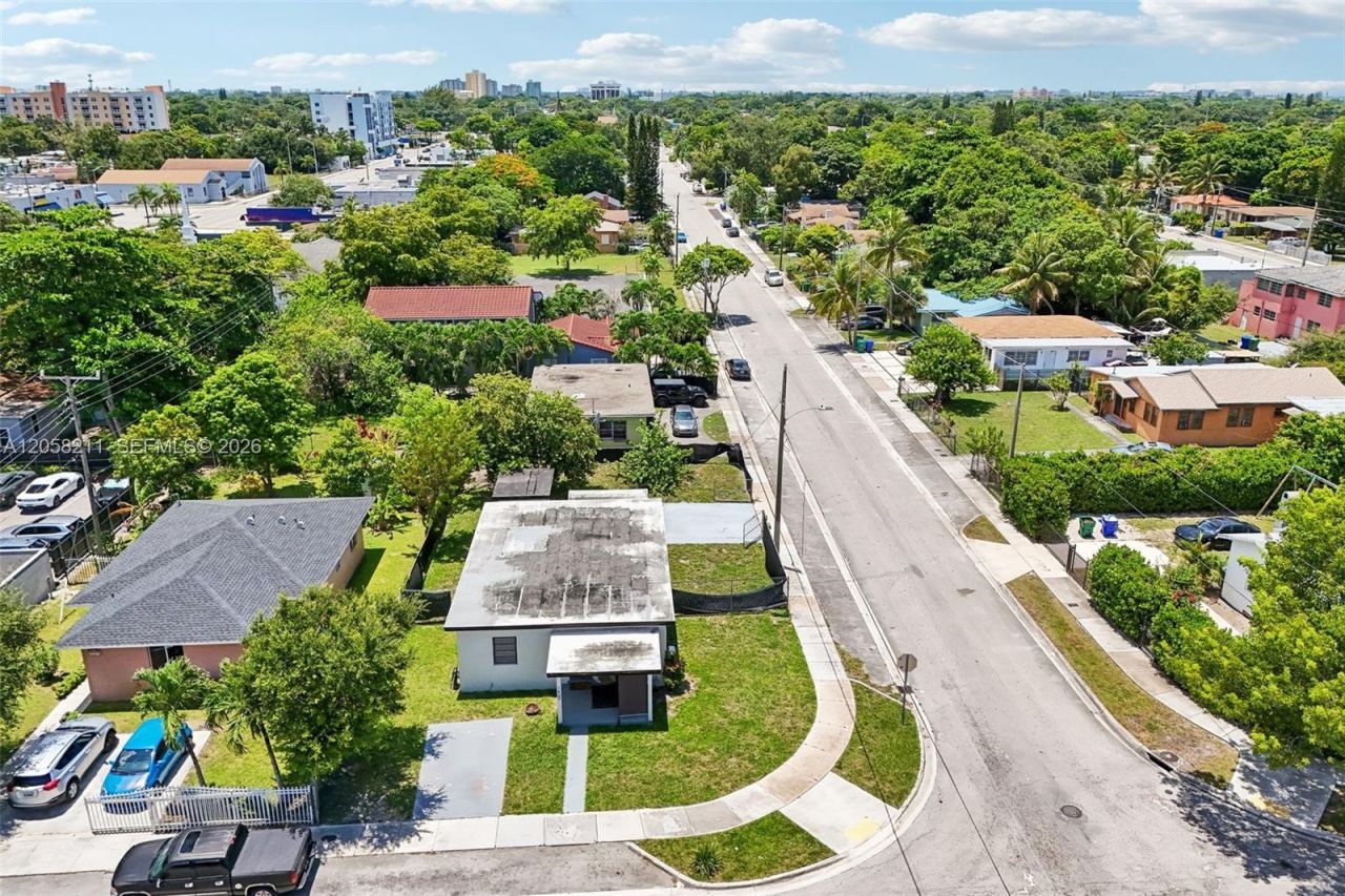 1400 NW 55th St, Miami, FL 33142 Photo
