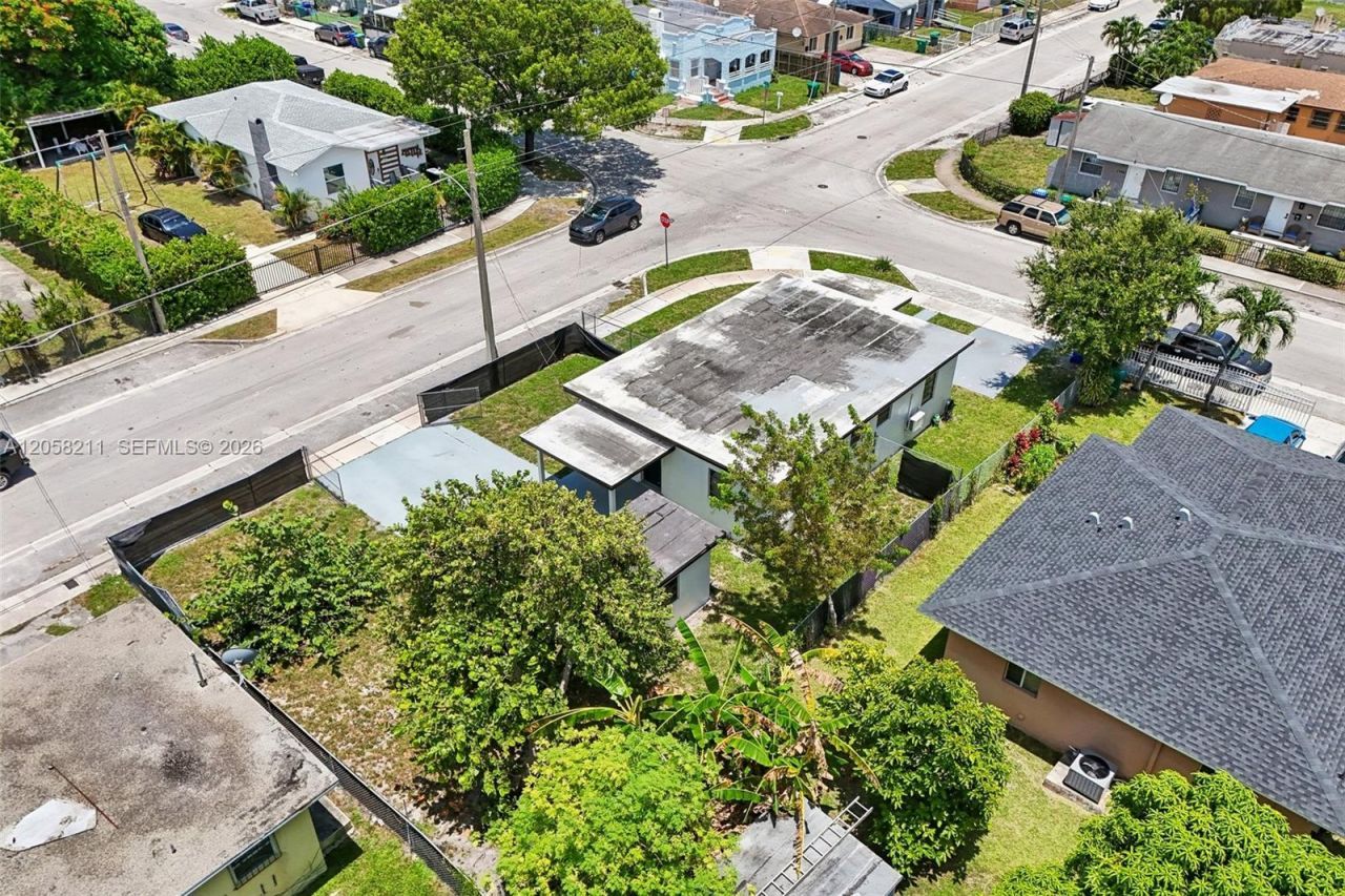 1400 NW 55th St, Miami, FL 33142 Photo