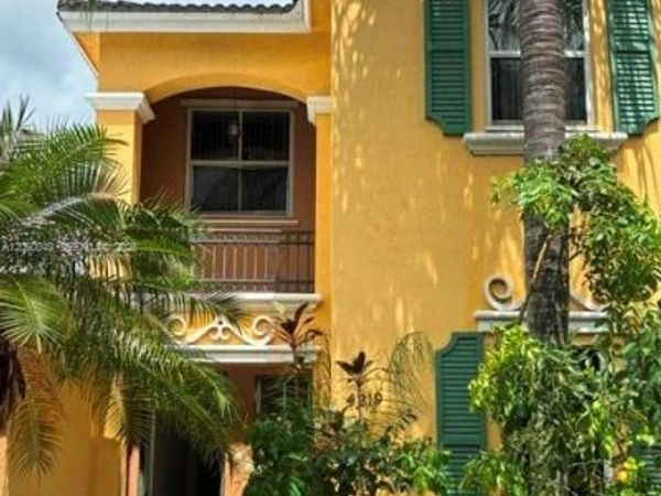 4219 NE 9th St , Homestead, FL 33033
