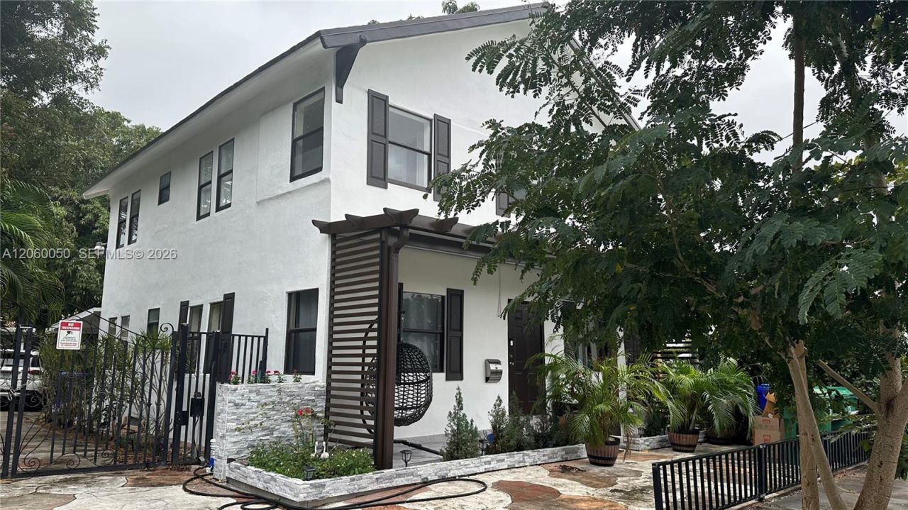 1670 SW 20th St, Unit 1, Miami, FL 33145 Photo
