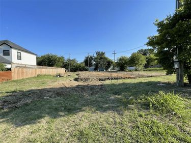 1400 E Morphy Street, Fort Worth, TX 76104