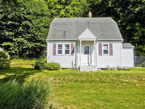 392 N Loomis St, Southwick, MA 01077