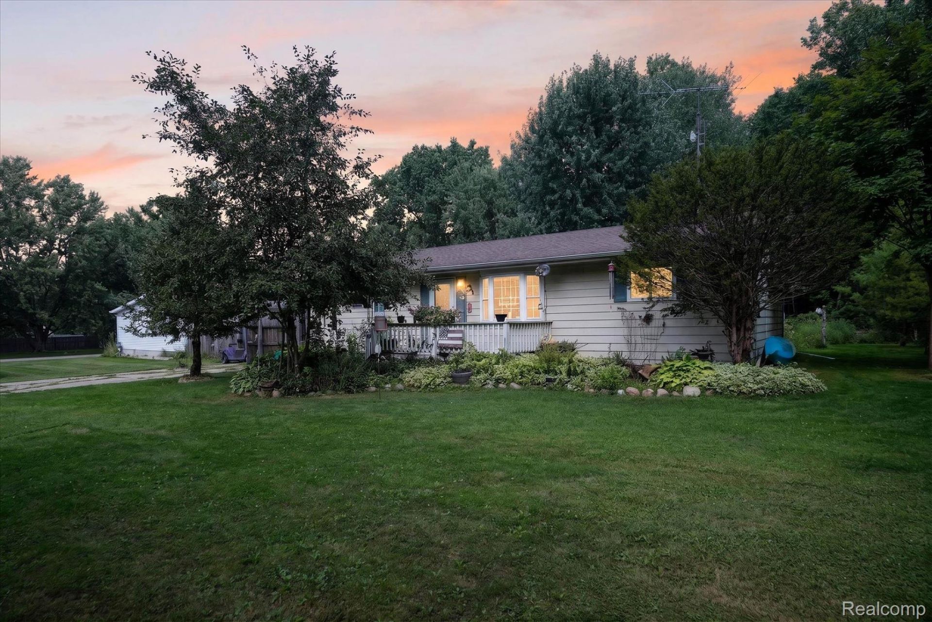 1927 New Rochelle Drive, Elba Township, Mi 48446 Main Photo