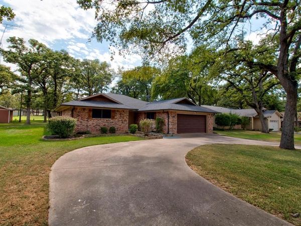 1010 Kiowa Drive W, Lake Kiowa, TX 76240