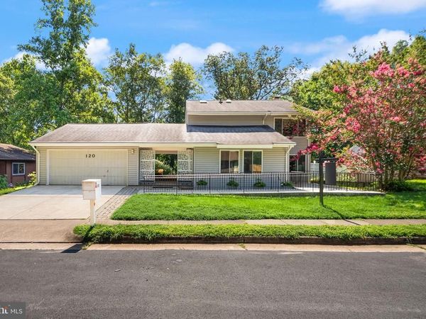 120 E MEADOWLAND LANE E, STERLING, VA 20164