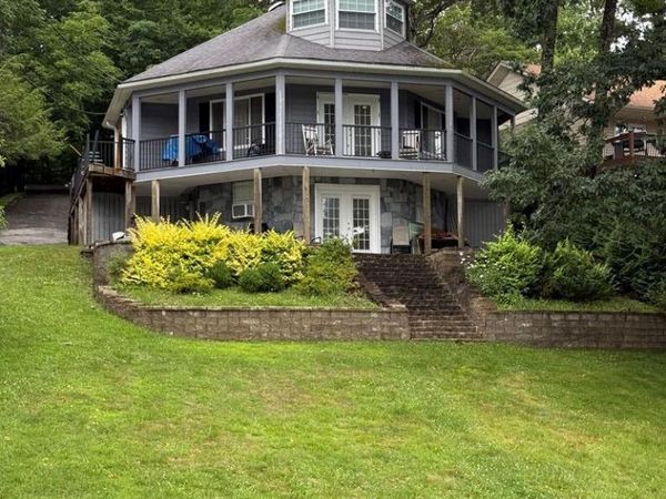 224 Flat Top Lake, GHENT, WV 25843