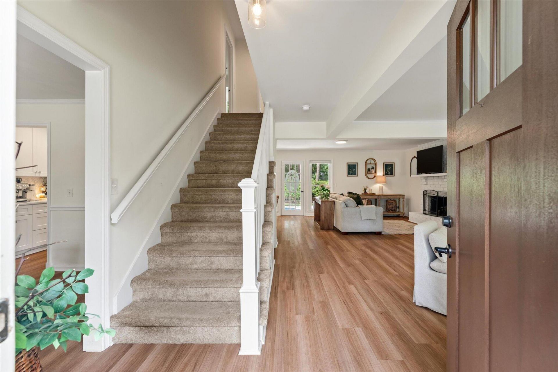 220 Runnymede Lane Photo 4