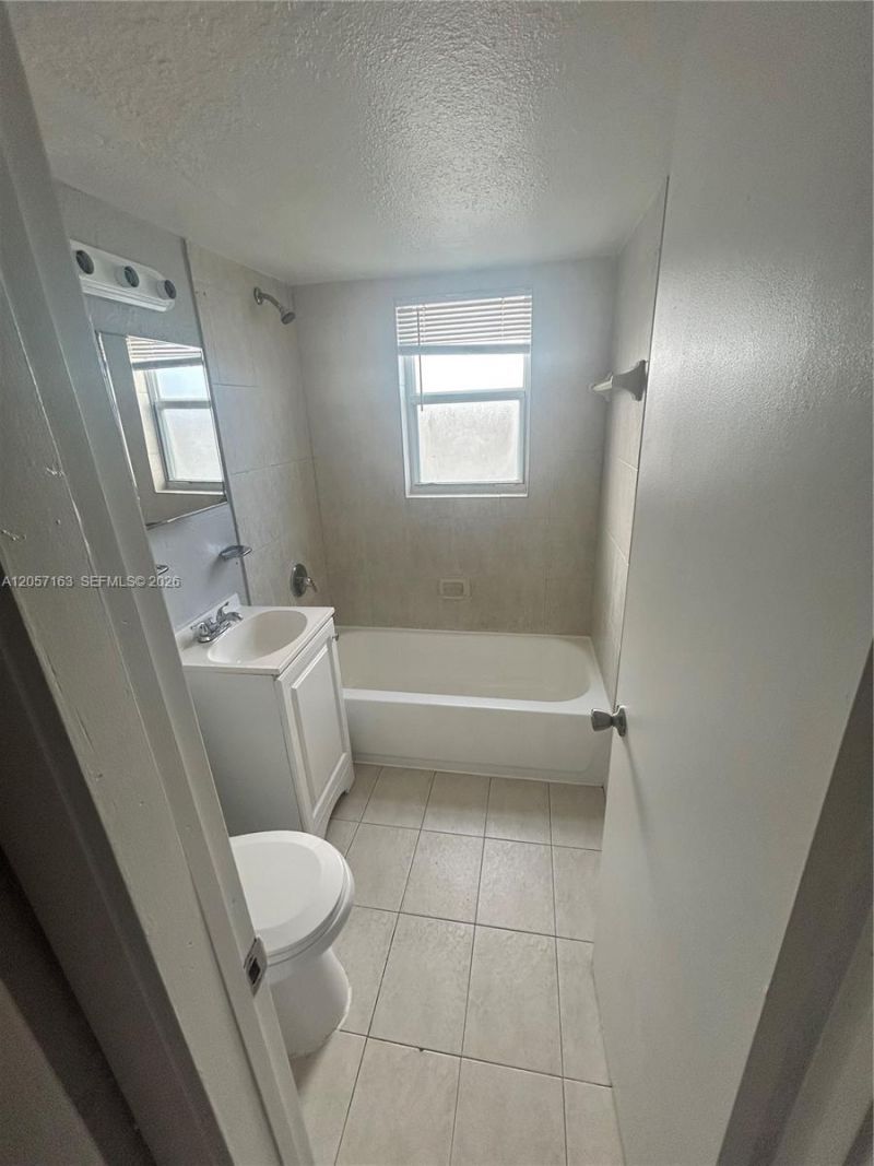 161 NW 15th St, Unit 6, Miami, FL 33136 Photo