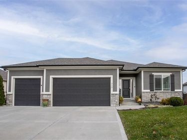 213 SW Davenport Drive, Blue Springs, MO 64014