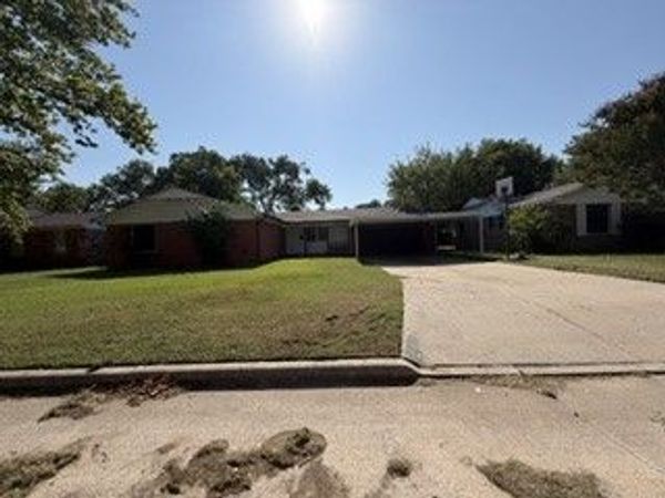 1737 Winchester , Ardmore, OK 73401