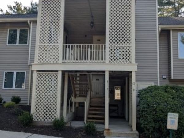 8 Augusta Dr, Clinton, NJ 08801
