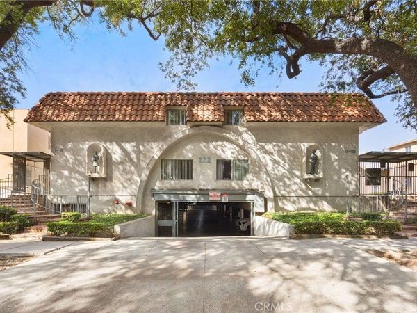 333 Riverdale Drive, Unit 15, Glendale, CA 91204