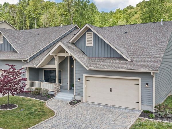 157 Copper Valley Lane, Hendersonville, NC 28739