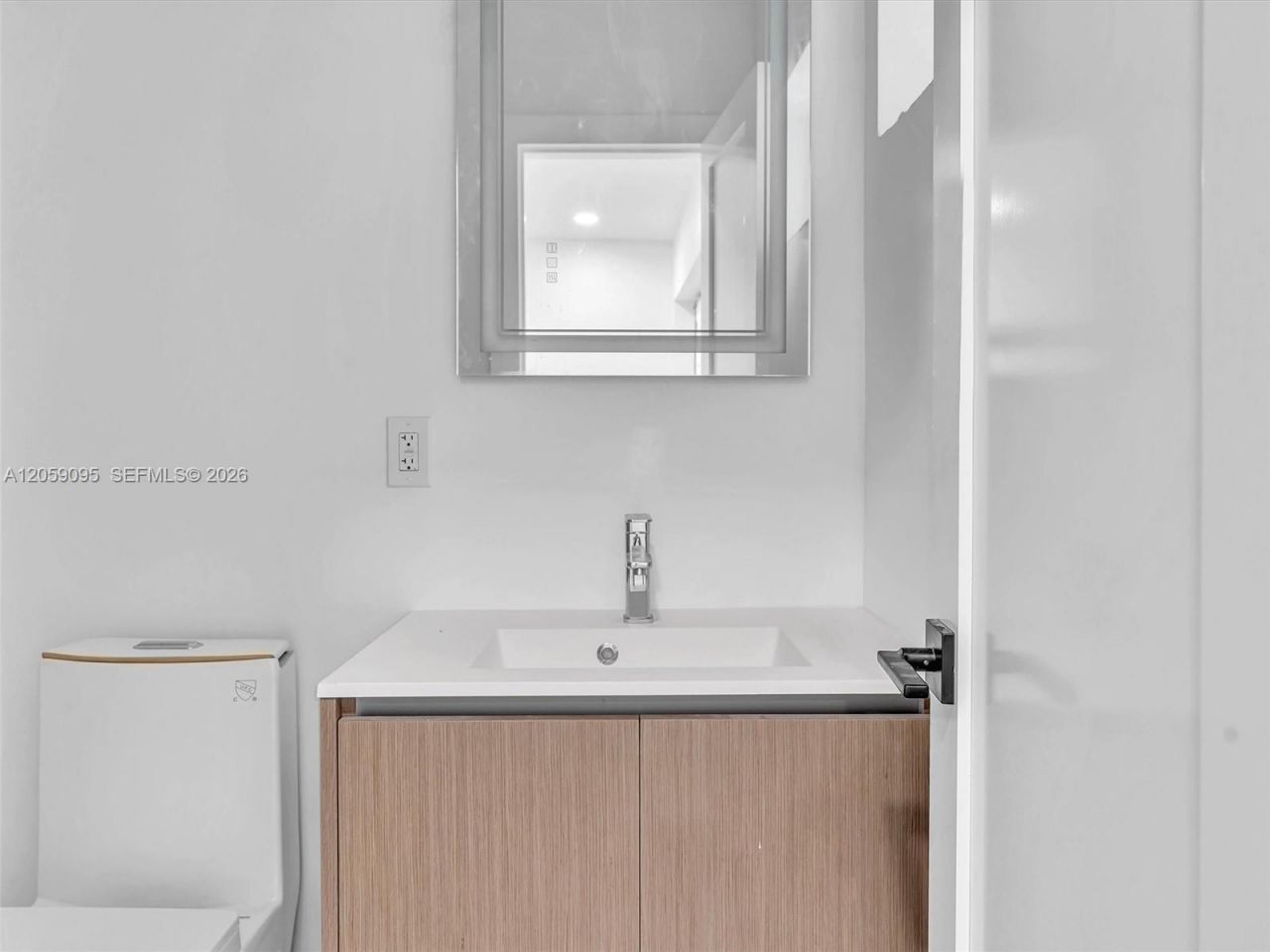 11900 N Bayshore Dr , Unit 207, North Miami, FL 33181 Photo