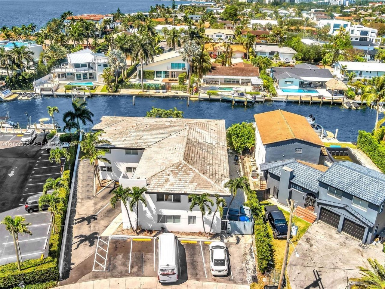 11900 N Bayshore Dr , Unit 207, North Miami, FL 33181 Photo