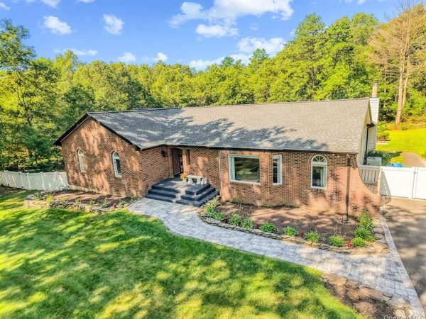 24 Bauer Avenue , Manorville, NY 11949