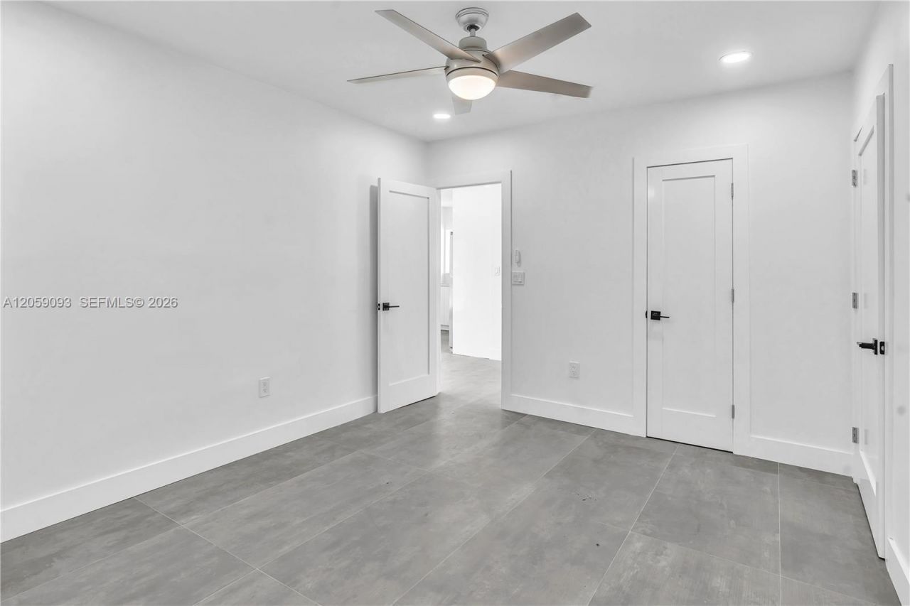 11900 N Bayshore Dr , Unit 206, North Miami, FL 33181 Photo