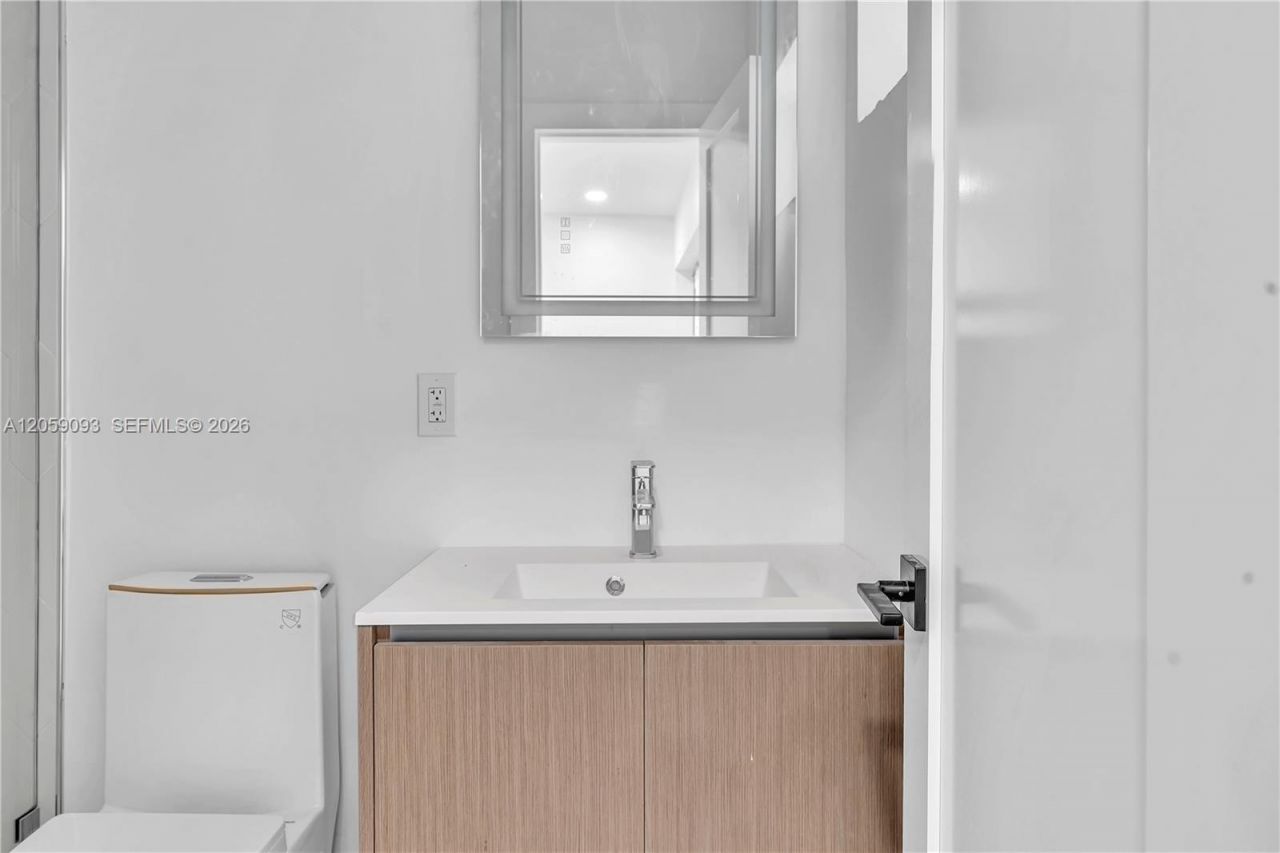 11900 N Bayshore Dr , Unit 206, North Miami, FL 33181 Photo