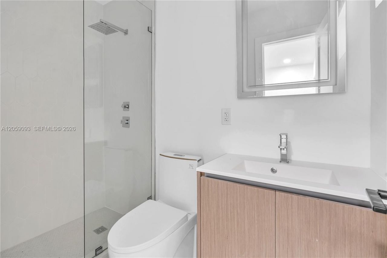 11900 N Bayshore Dr , Unit 206, North Miami, FL 33181 Photo