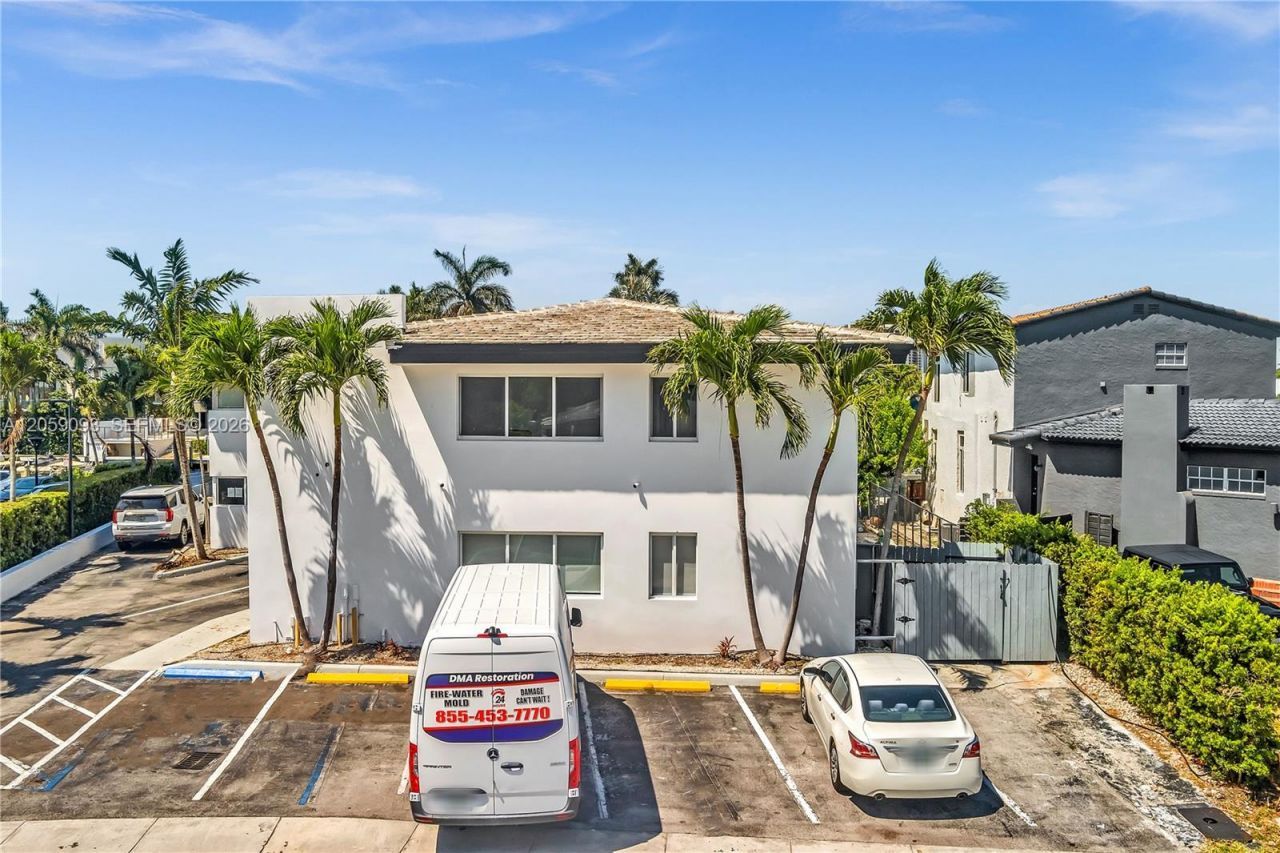 11900 N Bayshore Dr , Unit 206, North Miami, FL 33181 Photo