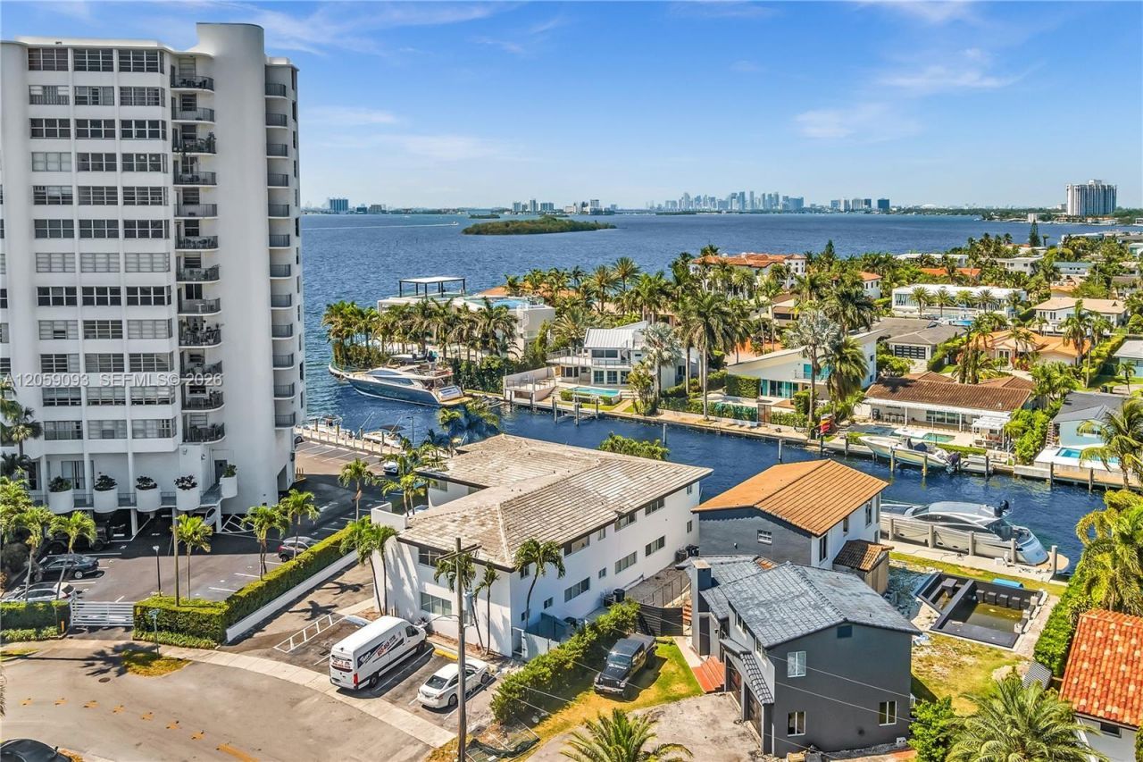 11900 N Bayshore Dr , Unit 206, North Miami, FL 33181 Photo