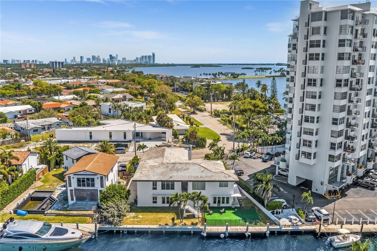 11900 N Bayshore Dr , Unit 206, North Miami, FL 33181 Photo
