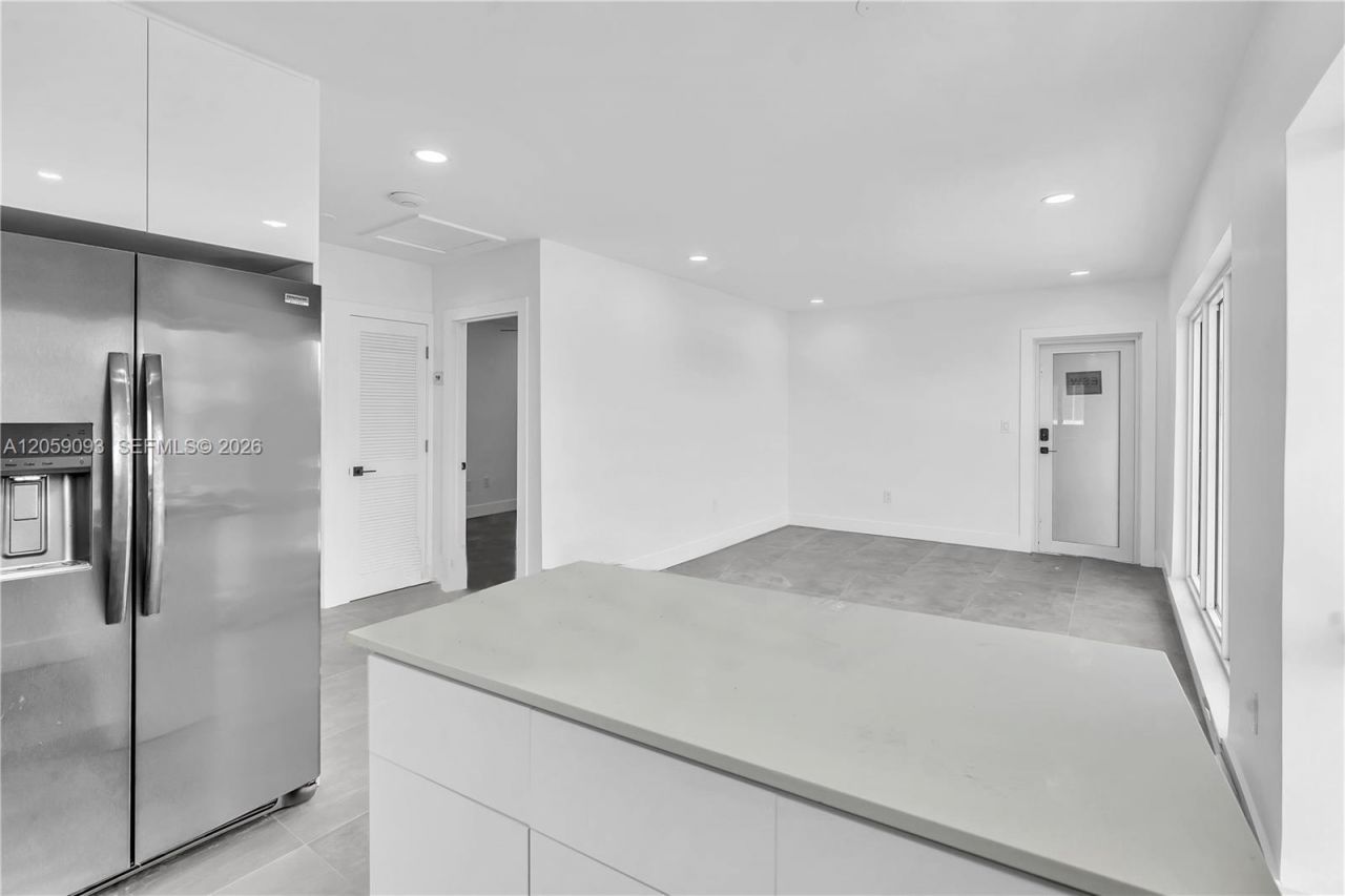 11900 N Bayshore Dr , Unit 206, North Miami, FL 33181 Photo