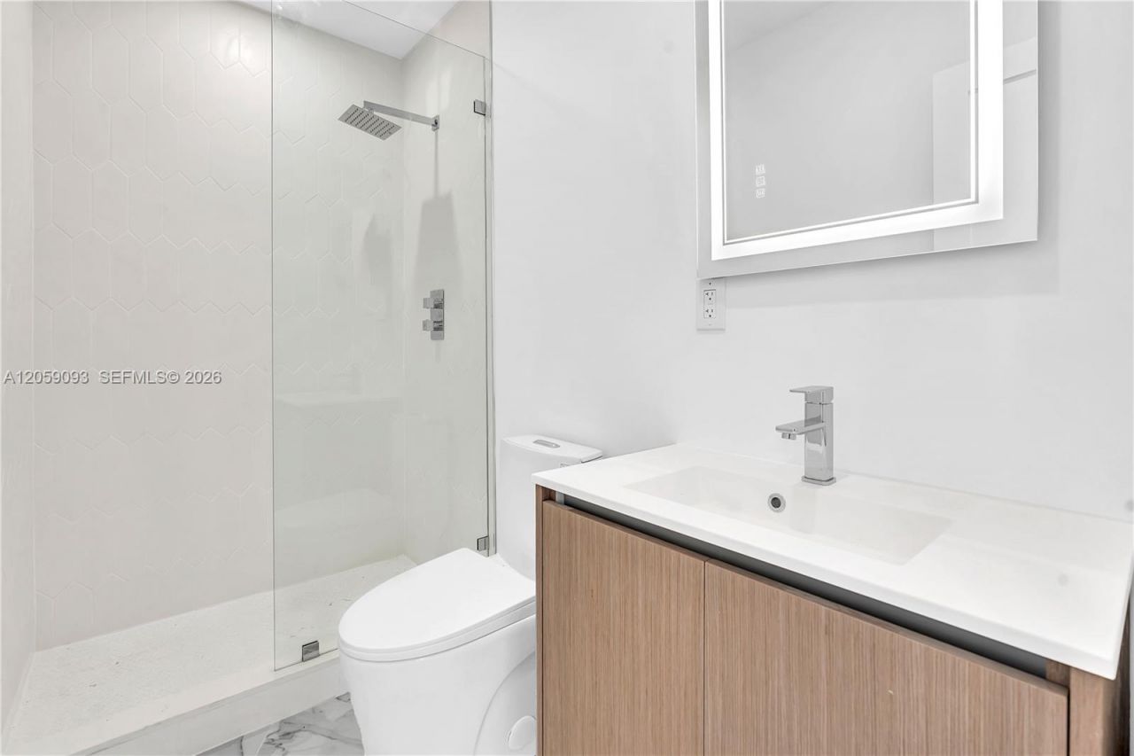 11900 N Bayshore Dr , Unit 206, North Miami, FL 33181 Photo