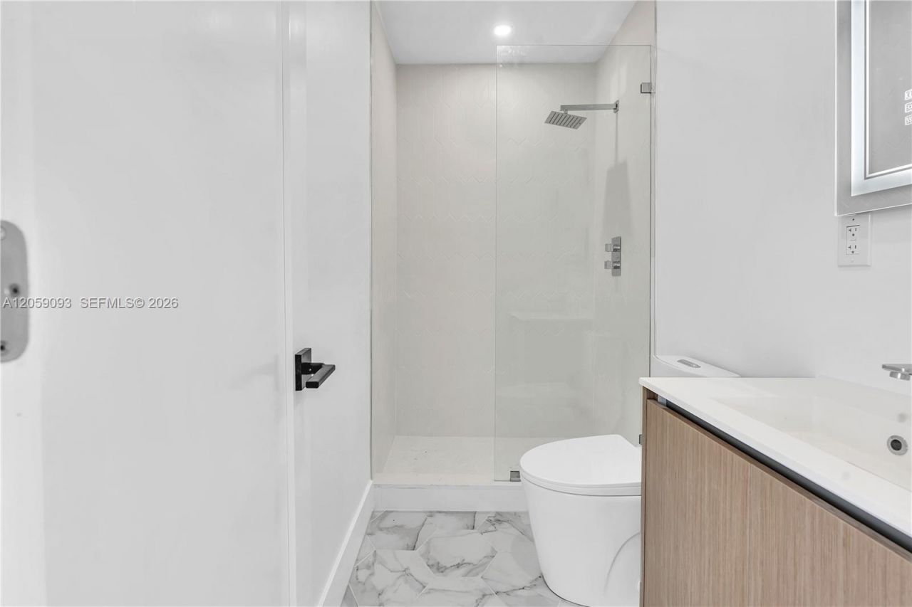 11900 N Bayshore Dr , Unit 206, North Miami, FL 33181 Photo