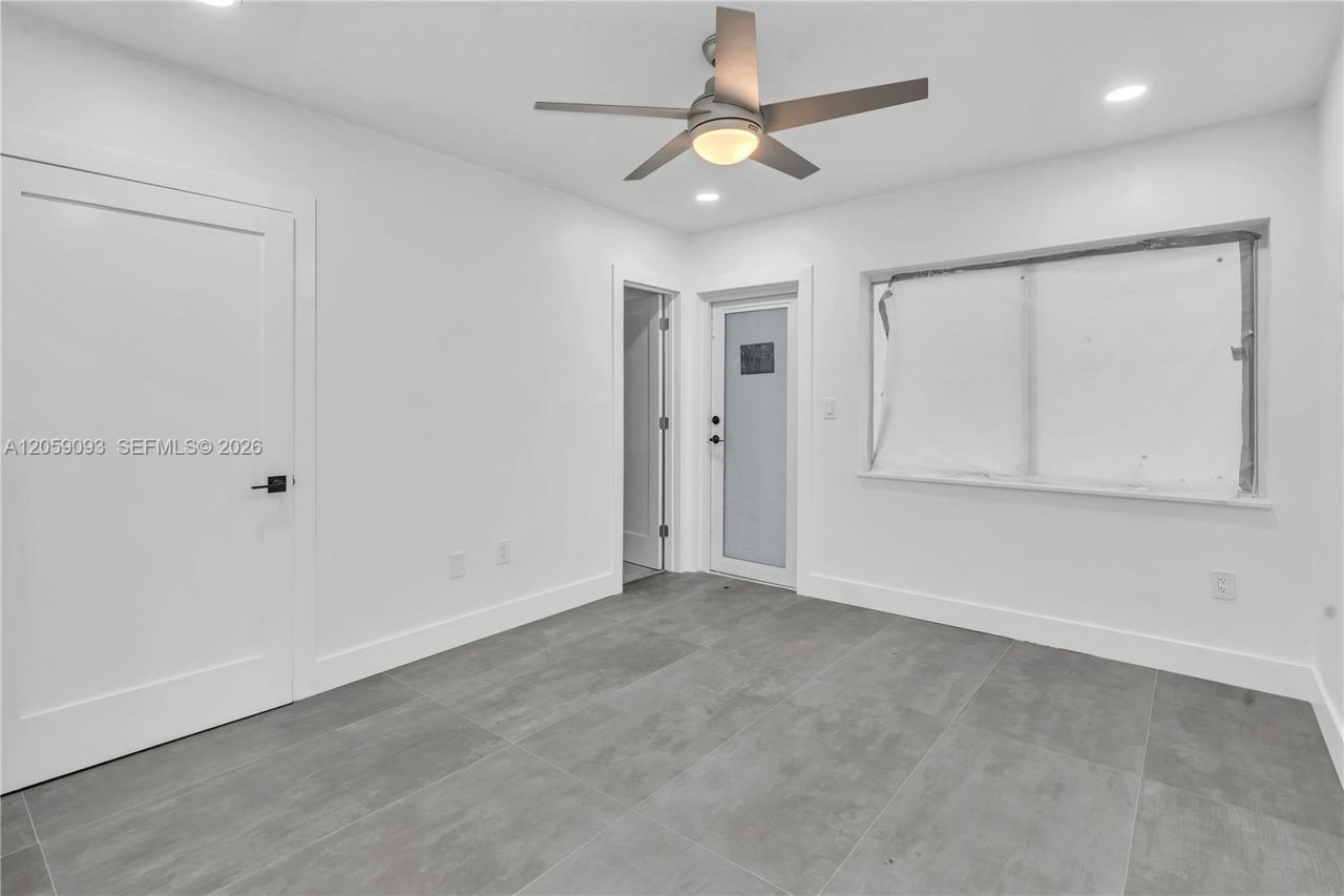 11900 N Bayshore Dr , Unit 206, North Miami, FL 33181 Photo
