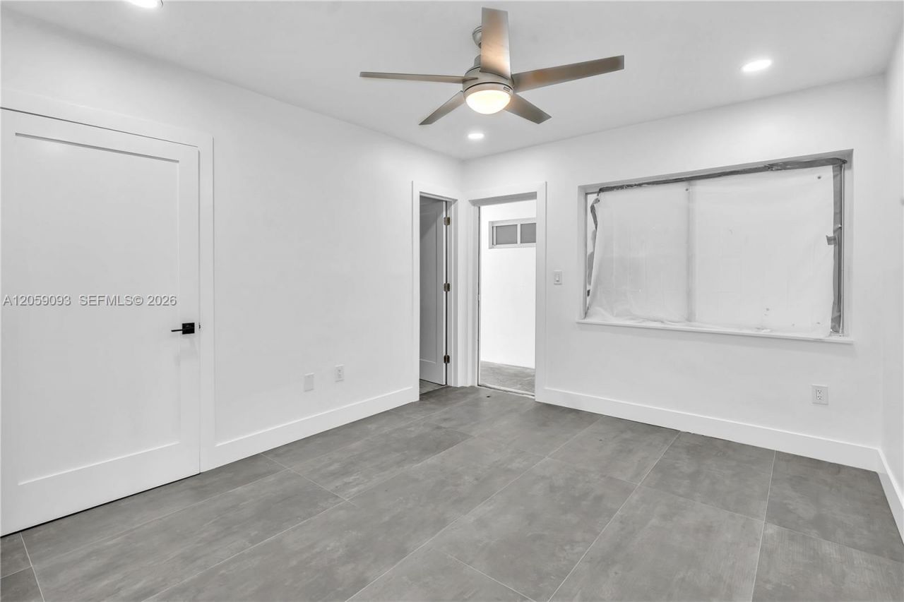 11900 N Bayshore Dr , Unit 206, North Miami, FL 33181 Photo