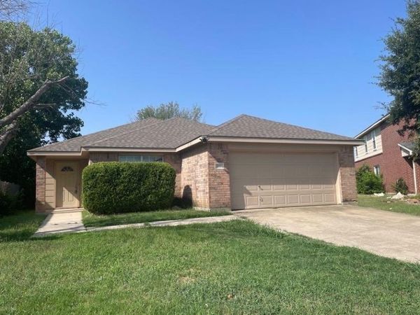 820 Eagle Drive , Saginaw, TX 76131