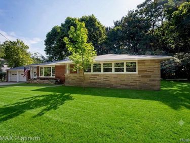 640 N Adelaide Street, Fenton, Mi 48430