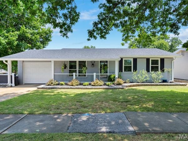 322 New Ballwin Road, Ballwin, MO 63021