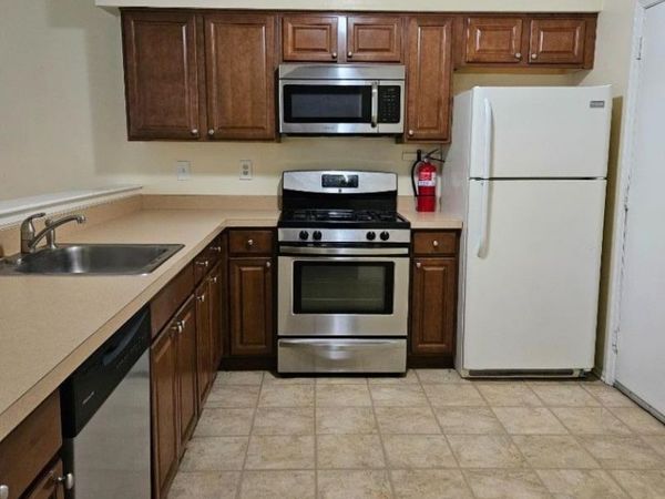 271 Abbey Dr, Franklin, NJ 08873