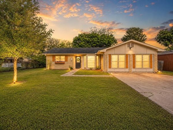 904 Kent Drive , Gainesville, TX 76240