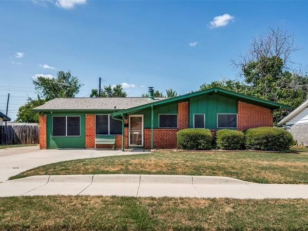 5213 Bonnie Wayne Street , Haltom City, TX 76117