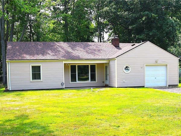 17 Nepahwin Drive , Timberlake, OH 44095