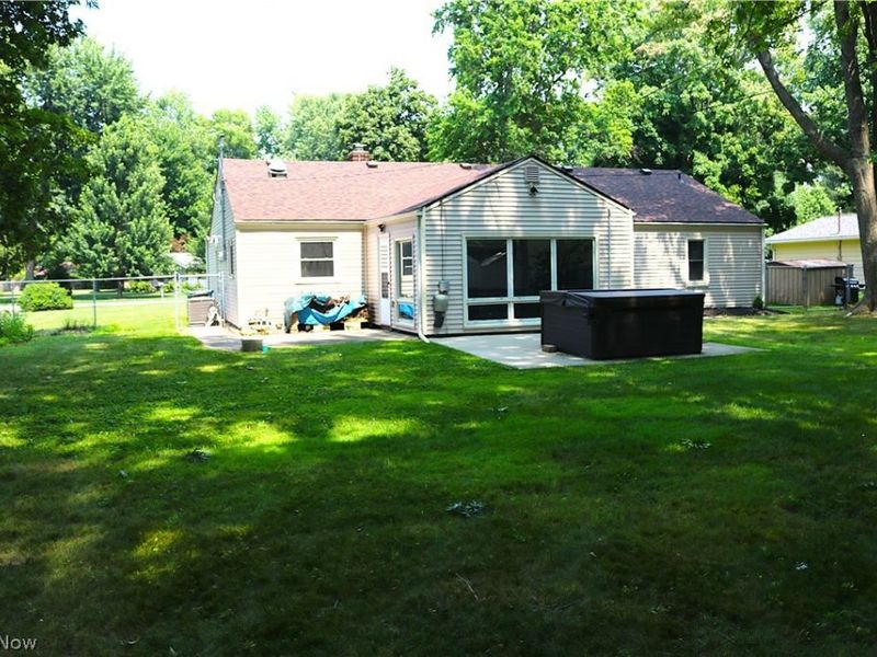 17 Nepahwin Drive, Timberlake, OH 44095 Photo 2